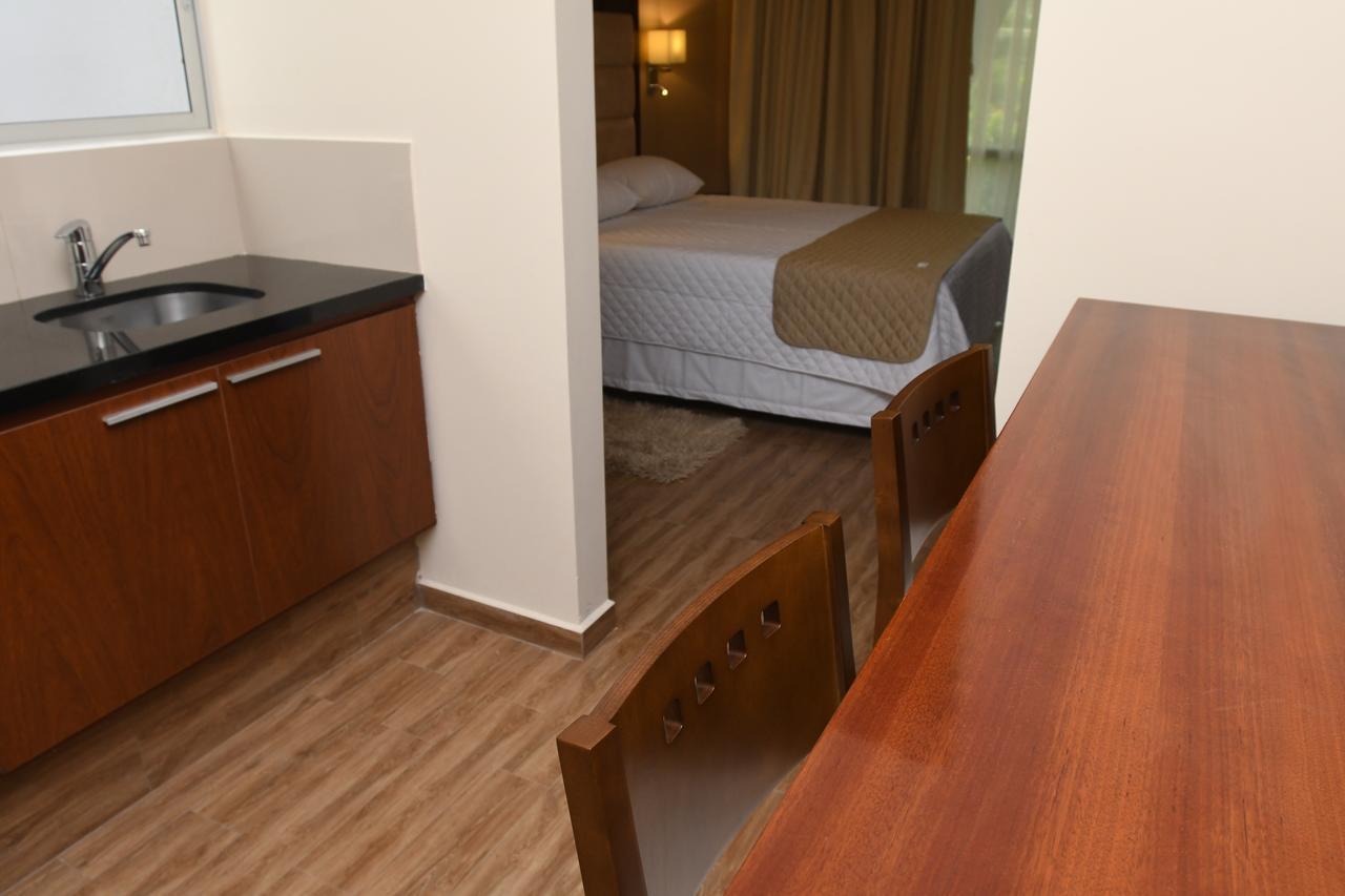 Taos Apart Hotel Santa Cruz de La Sierra Esterno foto